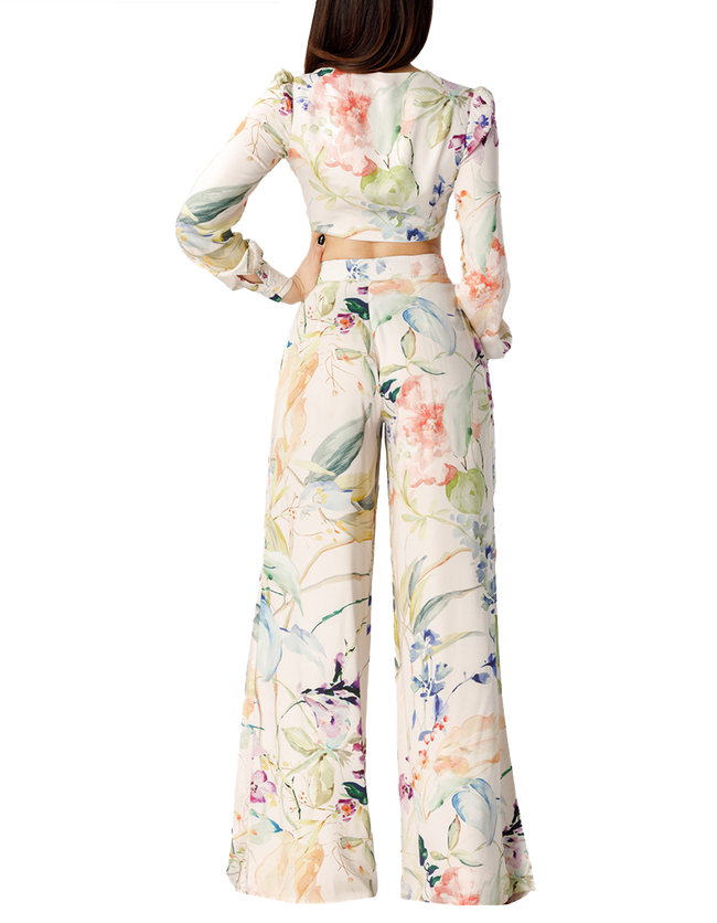 back of a woman wearing a wide leg pants pattern