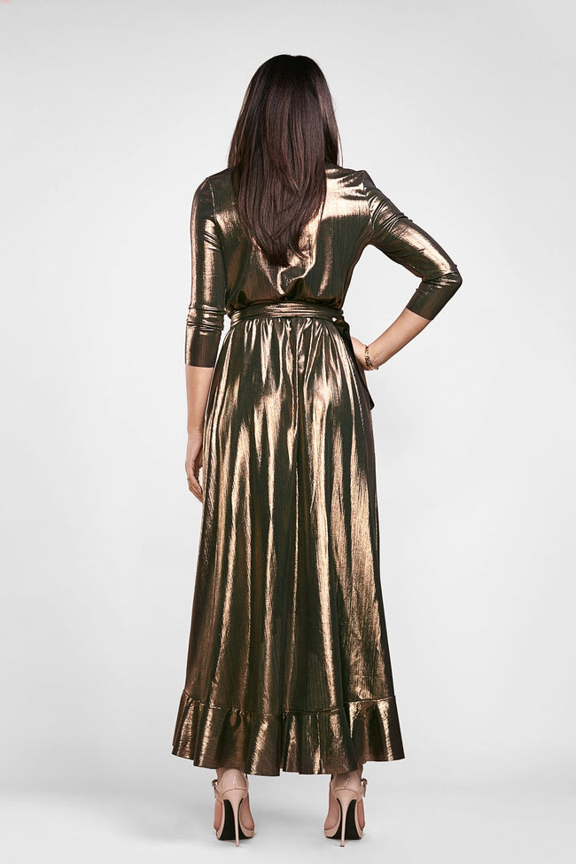 back of a woman posing in a maxi dress pattern
