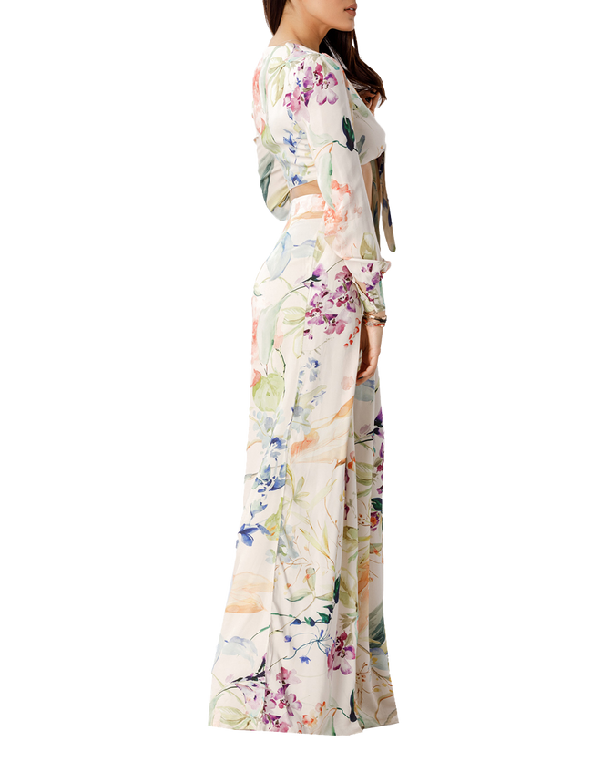 side of a woman wearing a pair of wide leg pants pattern