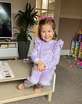 girl in lilla sweatsuit